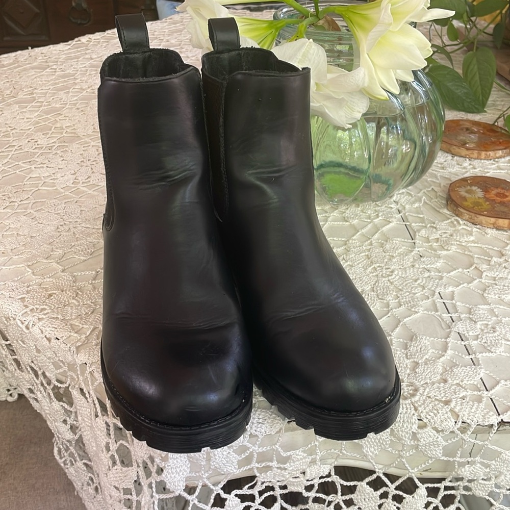Black Chelsea Boots